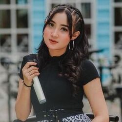 Yang Penting Happy by Yeni Inka