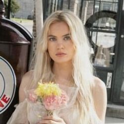Gas Station Flowers Chords by Zandi Holup
