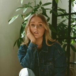Older Chords by áine Deane